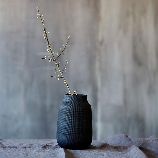 HOUSE DOCTOR Black clay vase - Blossom