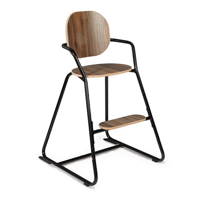 Looking for an evolutive high chair with a modern design and a nice colour? Search no more and discover this lovely high chair designed by Charlie Crane.