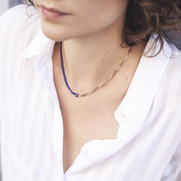 necklace-black-judith-benita-woman-scene