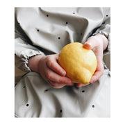 Liewood - longe sleeved cape bib - classic dot dumbo grey - pratical and very cute 