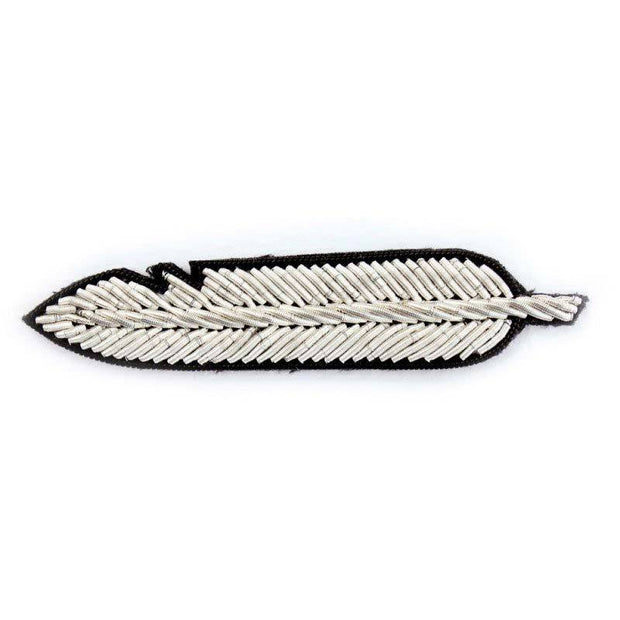 MACON & LESQUOY - Hand embroidered brooch - Silver feather