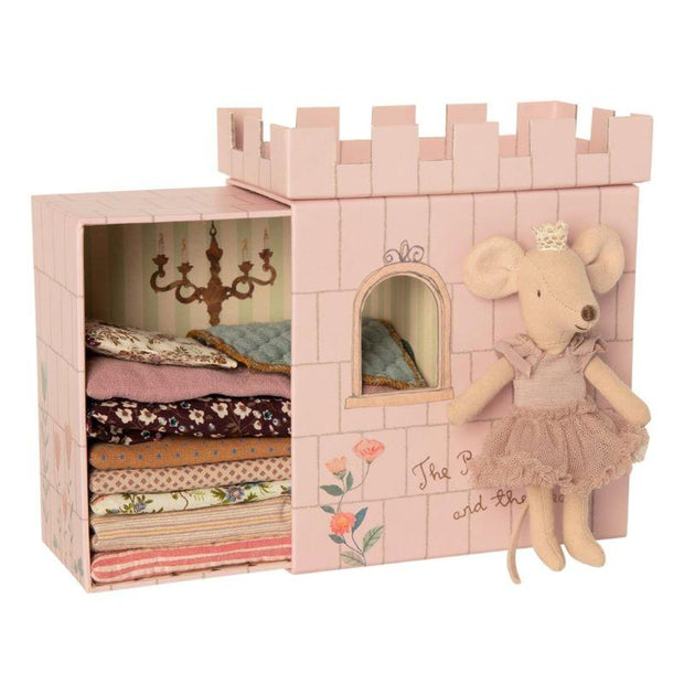 MAILEG - Princess and the pea mouse doll in her castle