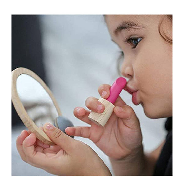 Wooden make-up set