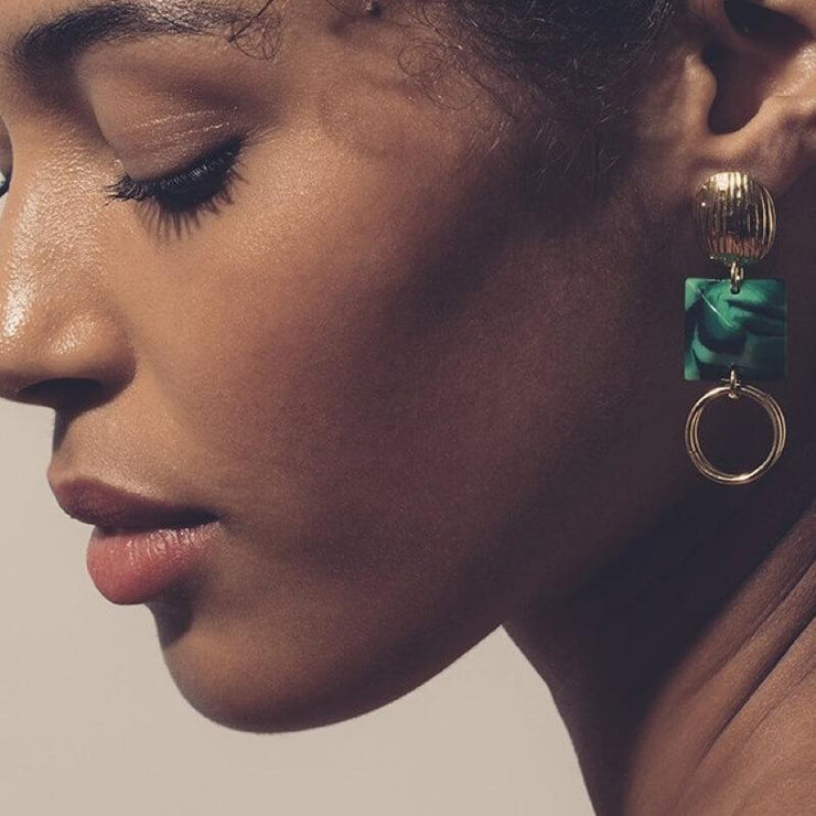 youma-earrings-chic-alors-scene