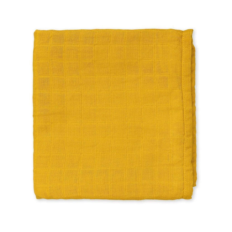 Created by Cam Cam Copenhagen, this diaper is made from 100% organic cotton. We love its softness and nice mustard color. A must-have for baby