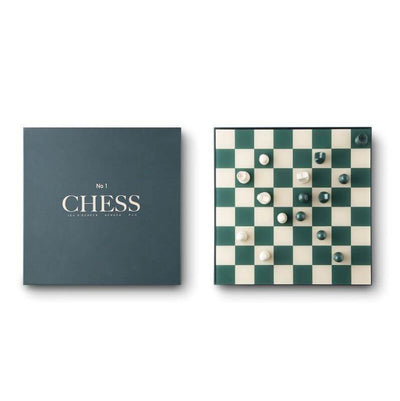 queen's-gambit-play-chess