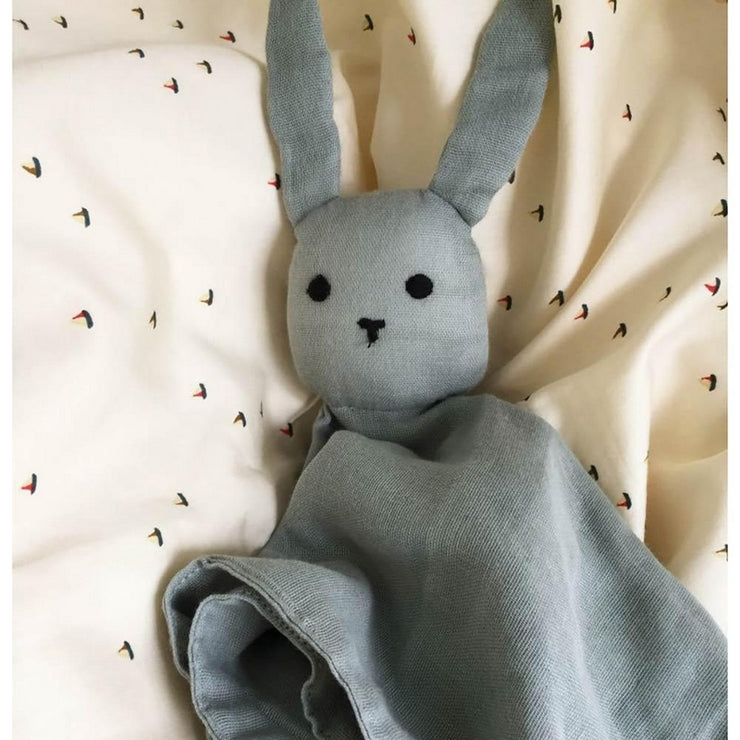 KONGES SLOJD - Rabbit soother in organic cotton - Grey - Scene
