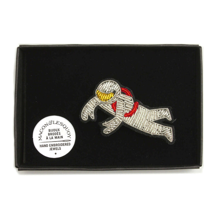 MACON & LESQUOY - Hand embroidered brooch - Cosmonaut - Box