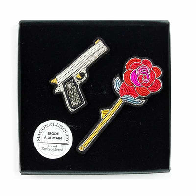 MACON & LESQUOY - Hand embroidered brooch - Gun and rose
