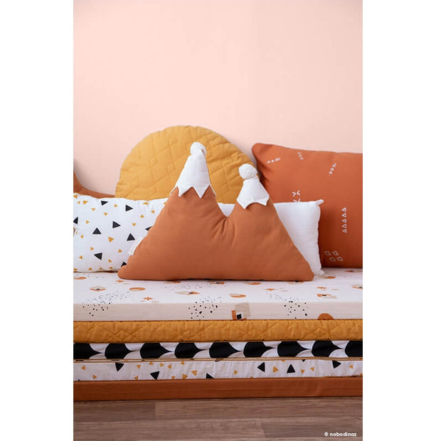 NOBODINOZ - Snowy mountain cushion - Orange - Scene