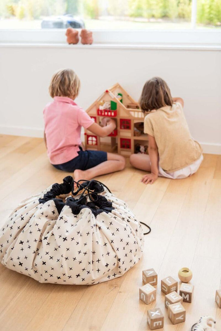 PLAY & GO - Black crosses toy storage bag - Scene